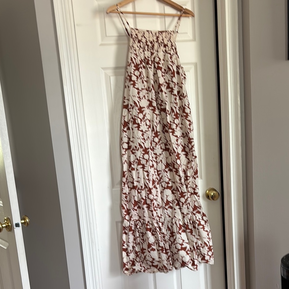 ! Elegant Floral Maxi Dress in Brown and White